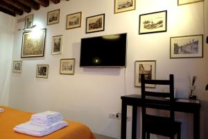 Stylish Self-Contained Room & Bath in Castello between Biennale & San Marco