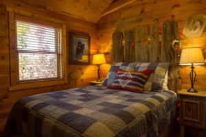 Secluded 1 Bedroom Cabin on 50 Acres of Land