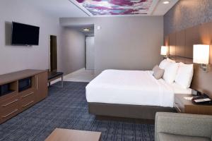 King Room with Sofa Bed room in Best Western Plus Coalinga Inn