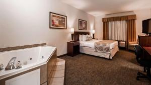 King Room with Spa Bath - Non-Smoking room in Best Western Jacksonville Inn