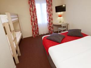 Hotels Campanile Val de France : Chambre Standard avec 1 Lit Double et Lits Superposés (1-4 Adultes)