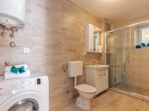 Peaceful Villa in Dramalj with bubble bath