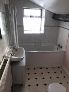 The Cottage, cosy 2 bedroom pet friendly perfect for contractors free secure parking,CCTV