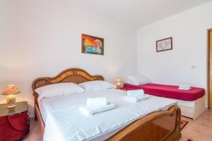 One-Bedroom Apartment with Balcony and Sea View room in Apartments with a parking space Arbanija Ciovo - 7543