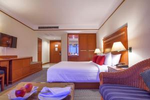 Cholchan Pattaya Beach Resort - SHA Extra Plus