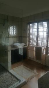 12 On Vaal Drive Guesthouse