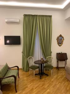 Quadruple Room with Sea View room in Di Palma Suite