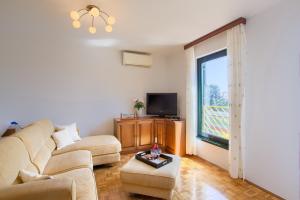 Laurel City Apartment Arena 350 m