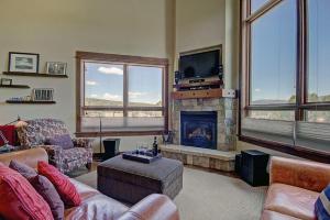 Three-Bedroom Apartment room in B201 WaterTower Place Townhouse