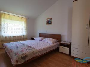 Spacious Holiday Home in Kremenici with Terrace