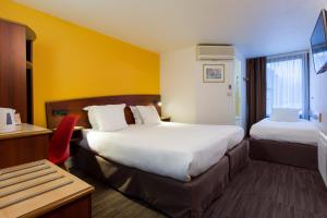 Hotels Comfort Hotel Etampes : Chambre Triple