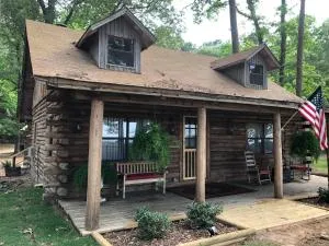 Cora's Main Log Cabin - تايلر
