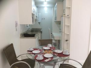 Bem localizado com sacada, churrasqueira, garagem e split