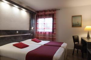 Hotels The Originals City, Hotel Castel Burgond, Dijon Ouest (Inter-Hotel) : Chambre Lits Jumeaux