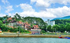 Tongyeong Beach Castle Hotel