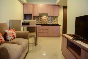 Cozy 1BR Apartment H Residence near MT Haryono By Travelio