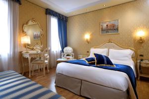 Classic Triple Room with Queen Bed and Sofa Bed - Non-Smoking room in Hotel Olimpia Venice BW Signature Collection