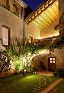 Luxuriously restored farmhouse near Girona in the heart of Catalunya