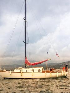 Bateaux-hotels stlocavoile Seuls a bord d un voilier ancre dans le golfe : photos des chambres