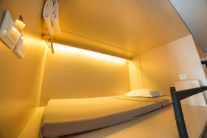 1 PERSON IN 6-BUNK BED DORMITORY - MIXED