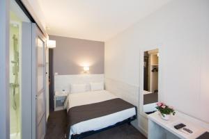 Budget Double Room room in Hotel Cannes Croisette