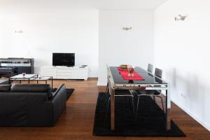 Skyscraper Riverview Lisbon with Indoor Pool