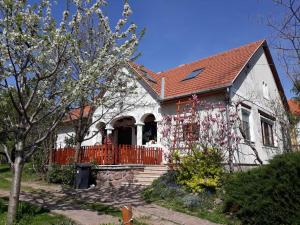 Apartm&aacute;n Mandula Vend&eacute;gh&aacute;z Apartman Cserk&uacute;t Maďarsko