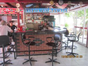 Red Rose Hotel
