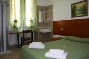Double or Twin Room with Shared Bathroom room in Hotel Adelchi
