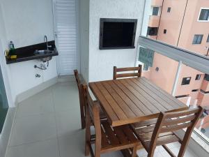 APARTAMENTO AMPLO - 3 SUÍTES - VISTA DESLUMBRANTE para O MAR NO CENTRO DE ITAPEMA, SC