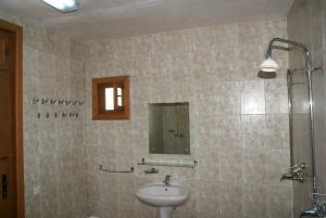 Bungalow with Shared Bathroom room in Dolphin Camping
