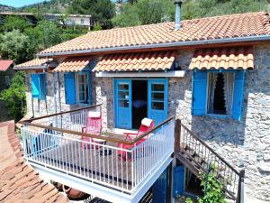 Three-Bedroom Apartment room in Kalopanayiotis Cottage