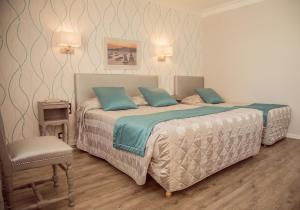 Hotels La Cote Bleue : photos des chambres