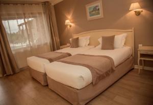 Hotels La Cote Bleue : photos des chambres