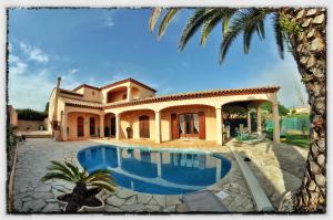 Villas VILLA SPACIEUSE, CLIMATISATION, PISCINE, JARDIN PAYSAGE, PROCHE MER : photos des chambres