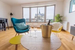 IN FRONT OF CATHEDERAL ! - Reims