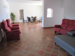 Villas VILLA SPACIEUSE, CLIMATISATION, PISCINE, JARDIN PAYSAGE, PROCHE MER : photos des chambres