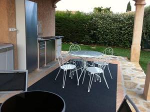 Villas VILLA SPACIEUSE, CLIMATISATION, PISCINE, JARDIN PAYSAGE, PROCHE MER : photos des chambres