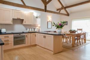 Beach View, Waterside Cottages