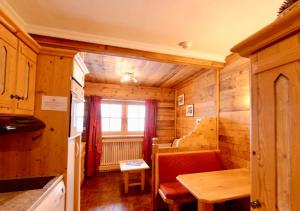 Two-Bedroom Apartment with Disabled Access room in Hôtel 3 étoiles -Restaurant Le Pilatus Courchevel