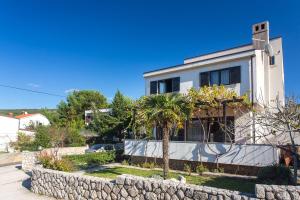 2-Bedroom apartment 300m from beach in Punat