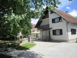 Guest House Sveti Marko Gacka - 奥托查茨