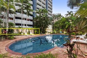Luxury Beachfront Apartment with Direct Pool Access