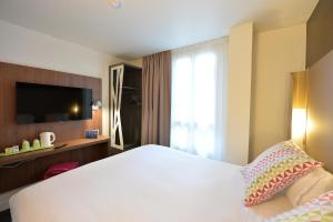 Hotels CAMPANILE PARIS - Clichy Centre : photos des chambres