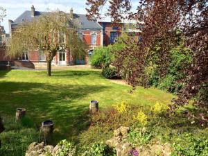 Maisons d'hotes le carre des arts : Chambre Double ou Lits Jumeaux - Vue sur Jardin - Non remboursable