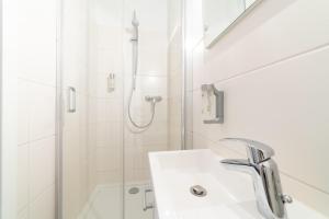 Monteurzimmer Berlin Pankow mit Dachterrasse - Nur 10 min. von der A10 - 3 Zimmer 7 Betten