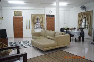 RILEK-RILEK HOMESTAY