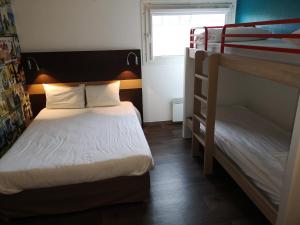 Hotels hotelF1 Nemours : Chambre Familiale avec Salle de Bains Privative