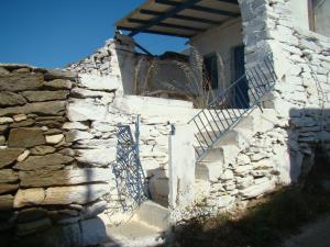 Vrahos Studios Tinos Greece