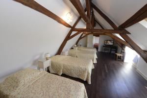 Hotels The Originals City, Hotel Le Cheval Rouge, Tours Ouest (Inter-Hotel) : Chambre Familiale (6 Adultes)